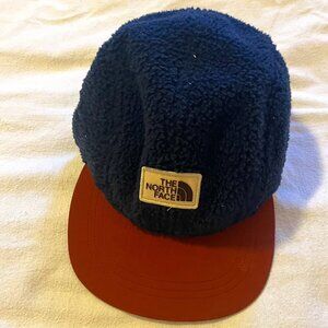 The North Face Sherpa Crusher Panel Cap (Navy Blue / Burnt Red)